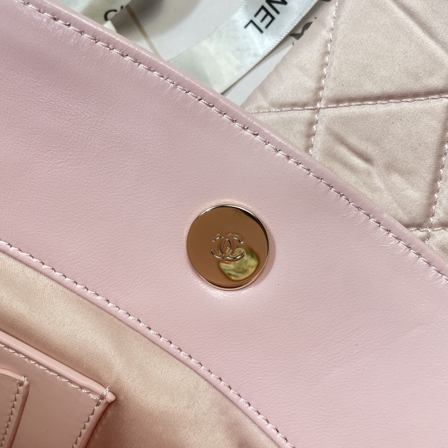 Straw & Lambskin Tote Bag with Pouch in Sakura Pink with Gold-Tone Hardware, 25C Cruise Collection - Mocuir