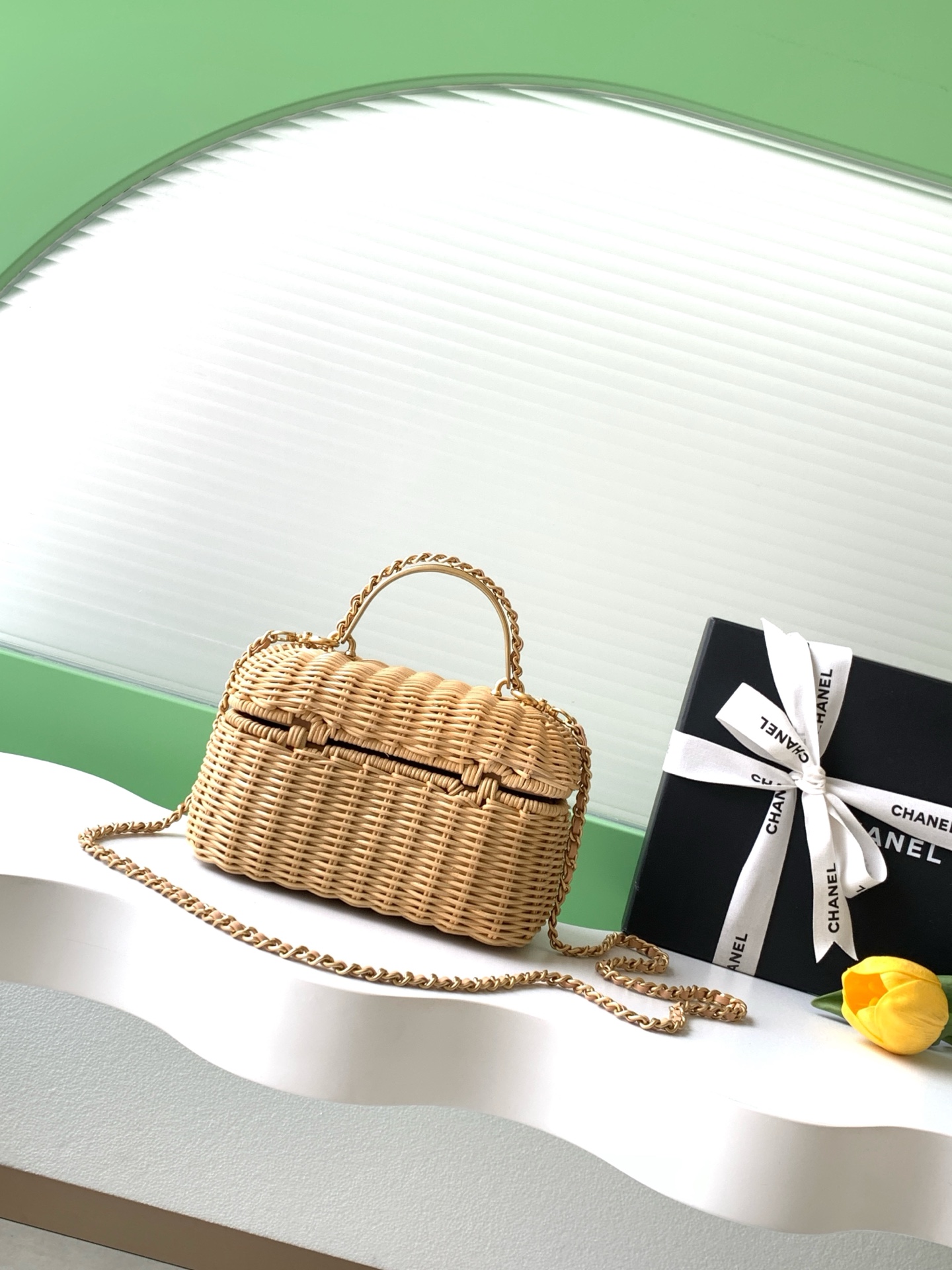 Wicker Vanity Case with Chain (AS4680) in Natural Wicker & Calfskin with Gold-Tone Hardware, 26C Cruise Collection - Mocuir