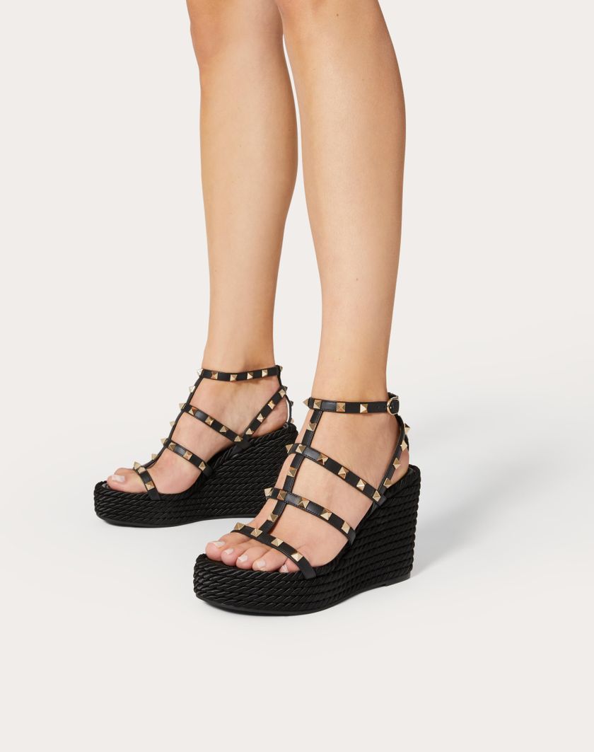 ROCKSTUD ANKLE STRAP WEDGE SANDAL IN CALFSKIN LEATHER 95 MM