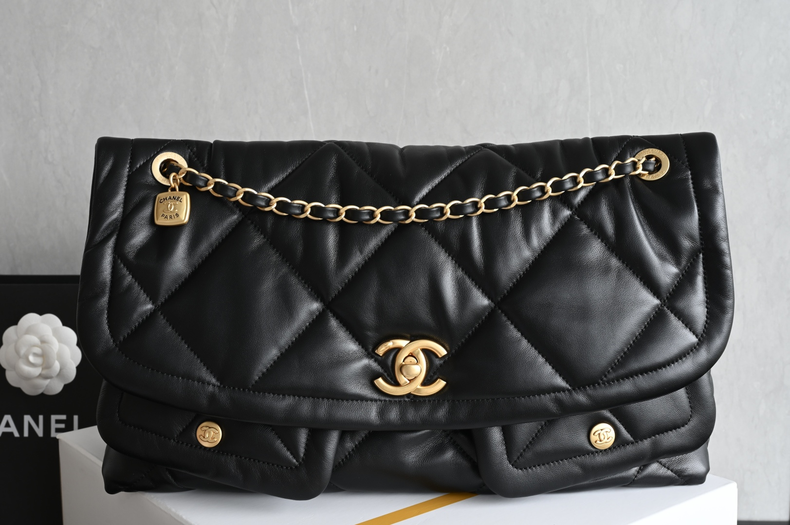 25K Hobo Shopping Bag in Black Quilted Shiny Lambskin with Gold-Tone Hardware - Mocuir