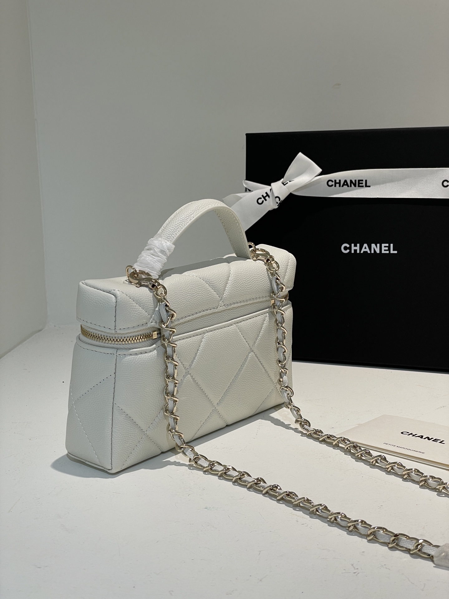 White Quilted Caviar Calfskin Vanity Case with Top Handle and Gold-Tone Chain Strap - Mocuir