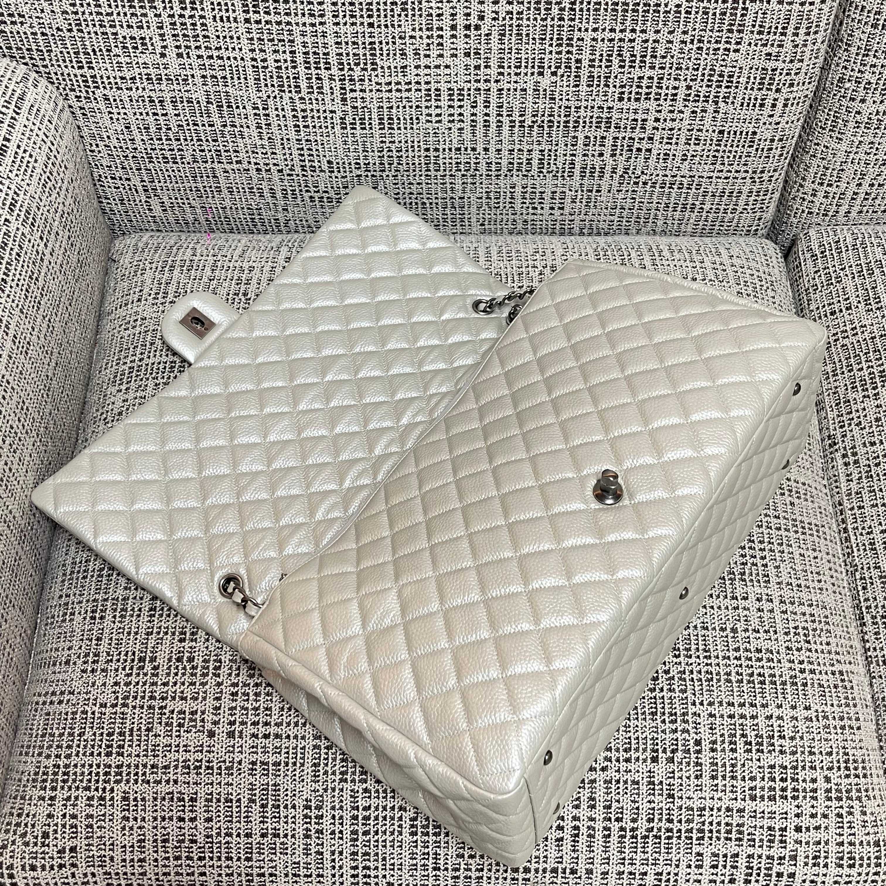 Classic Flap Maxi Quilted Caviar Leather Shoulder Bag in White (Silver Hardware) - Mocuir