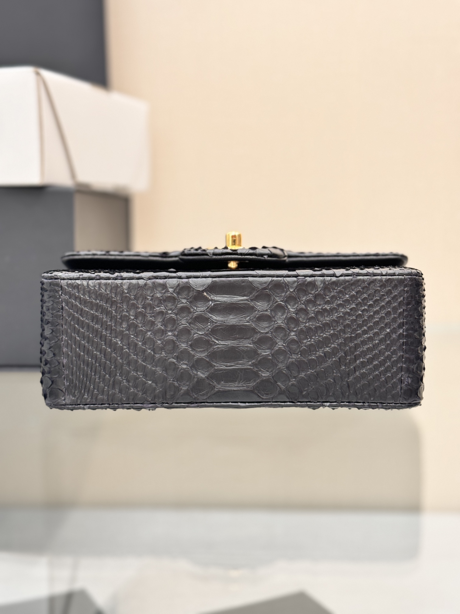 Classic Flap Python Bag（Black python skin） - Mocuir