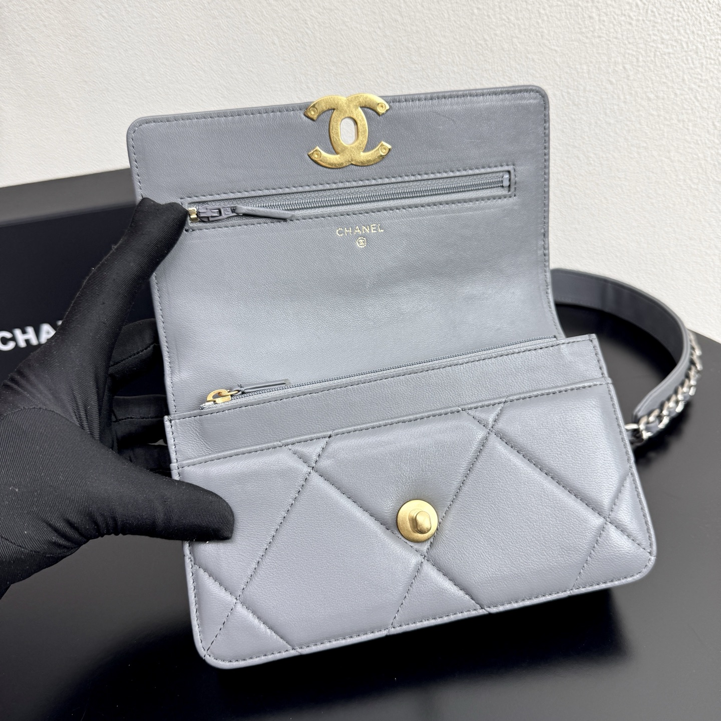 19 WOC Quilted Lambskin Shoulder Bag in Grey (Tri-Tone Hardware) - Mocuir