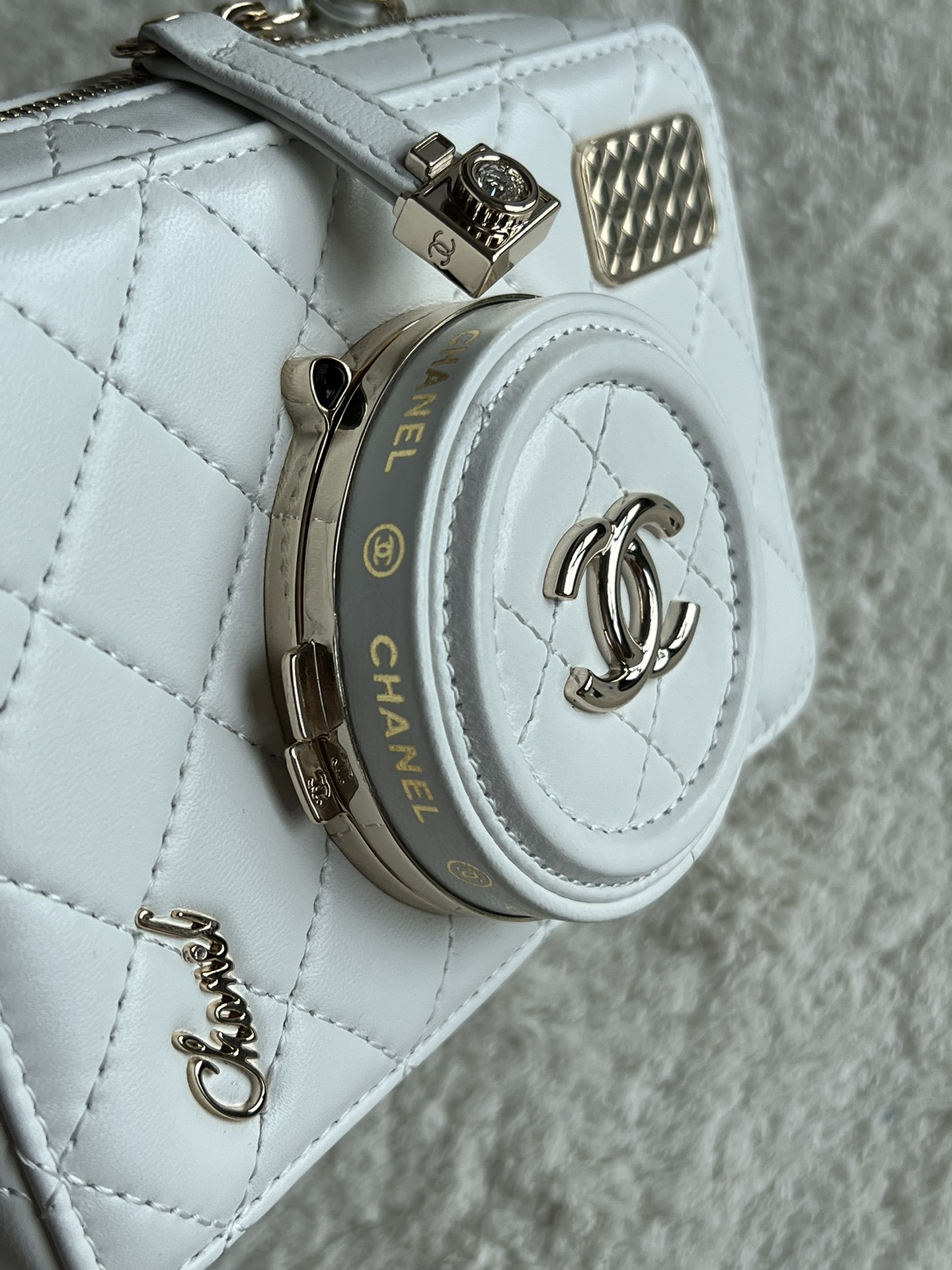 Camera Bag in White Quilted Lambskin with Pale Gold-Tone Hardware, Spring-Summer 2024 (AS4817) - Mocuir
