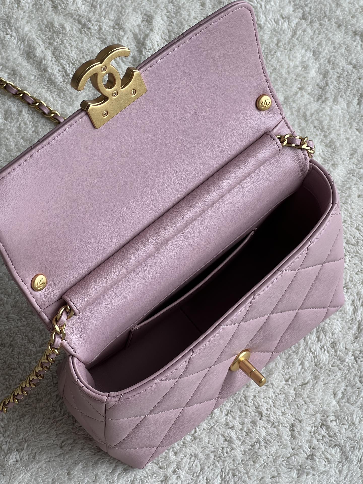 24A Mini Classic Flap Bag in Ballet Pink Quilted Lambskin with Pearl & Crystal CHANEL Letter Chain and Light Gold-Tone Hardware (AS4986) - Mocuir