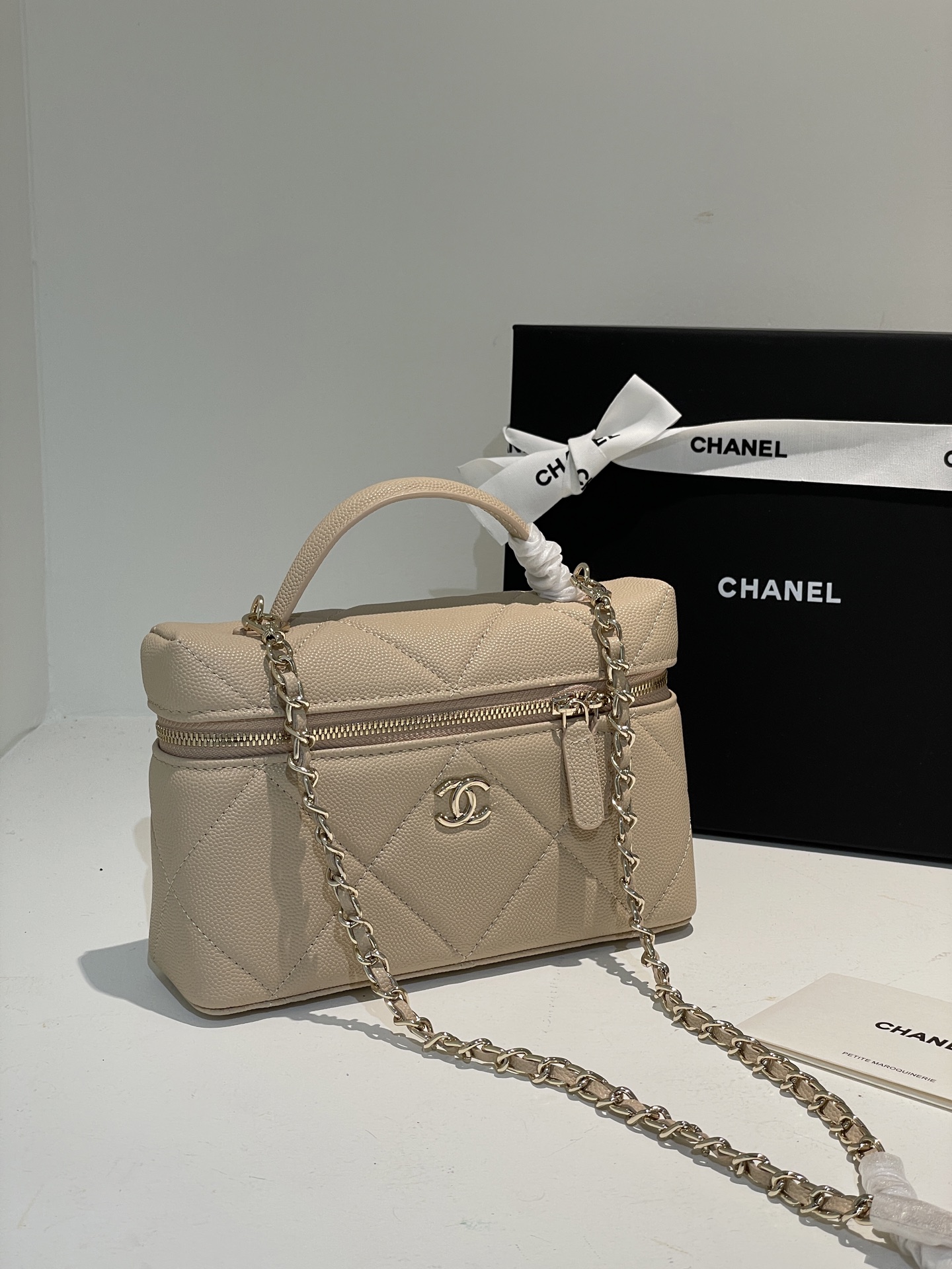 Beige Quilted Caviar Calfskin Vanity Case with Top Handle and Gold-Tone Chain Strap - Mocuir