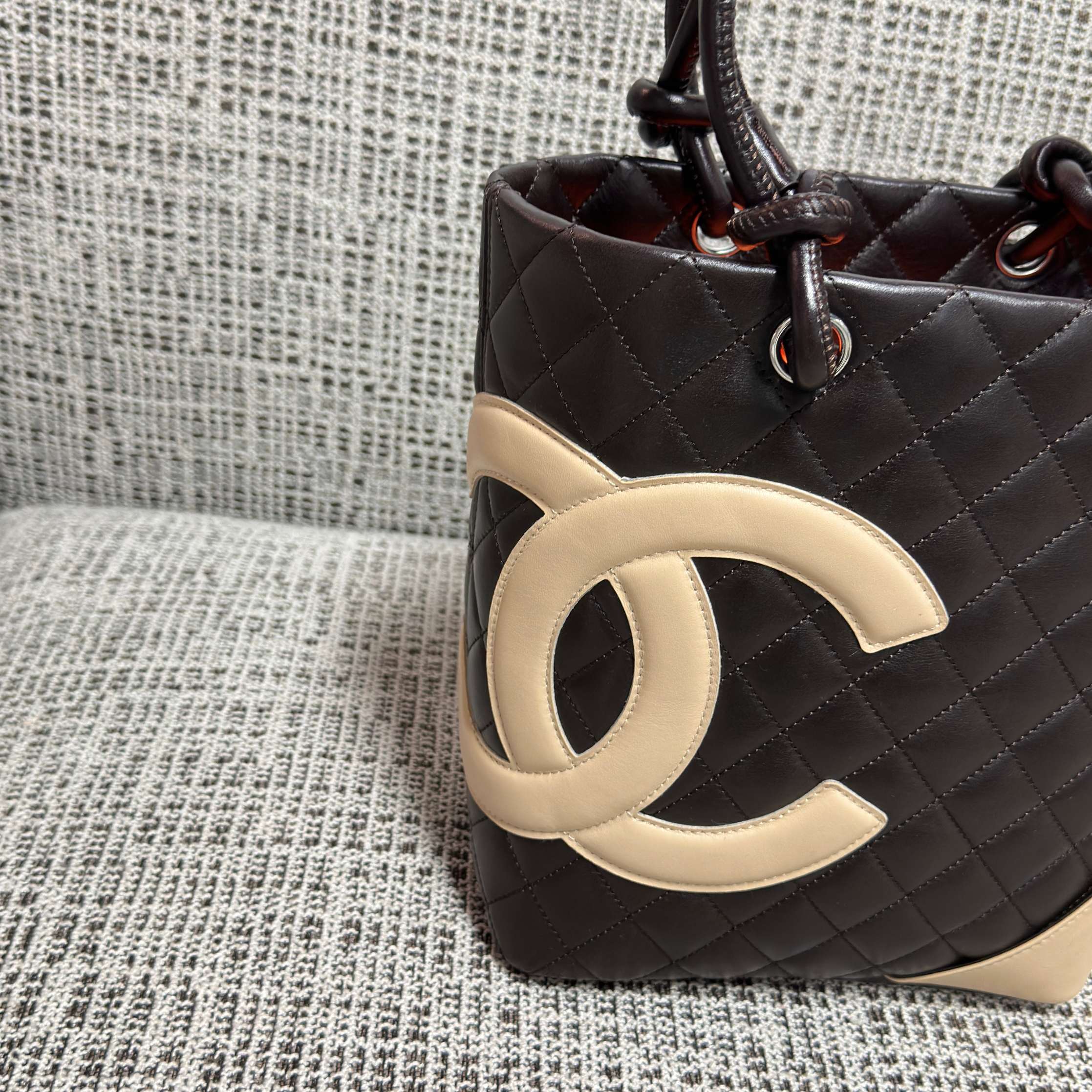 Vintage Cambon Quilted Lambskin Bucket Bag in Black & Beige - Mocuir