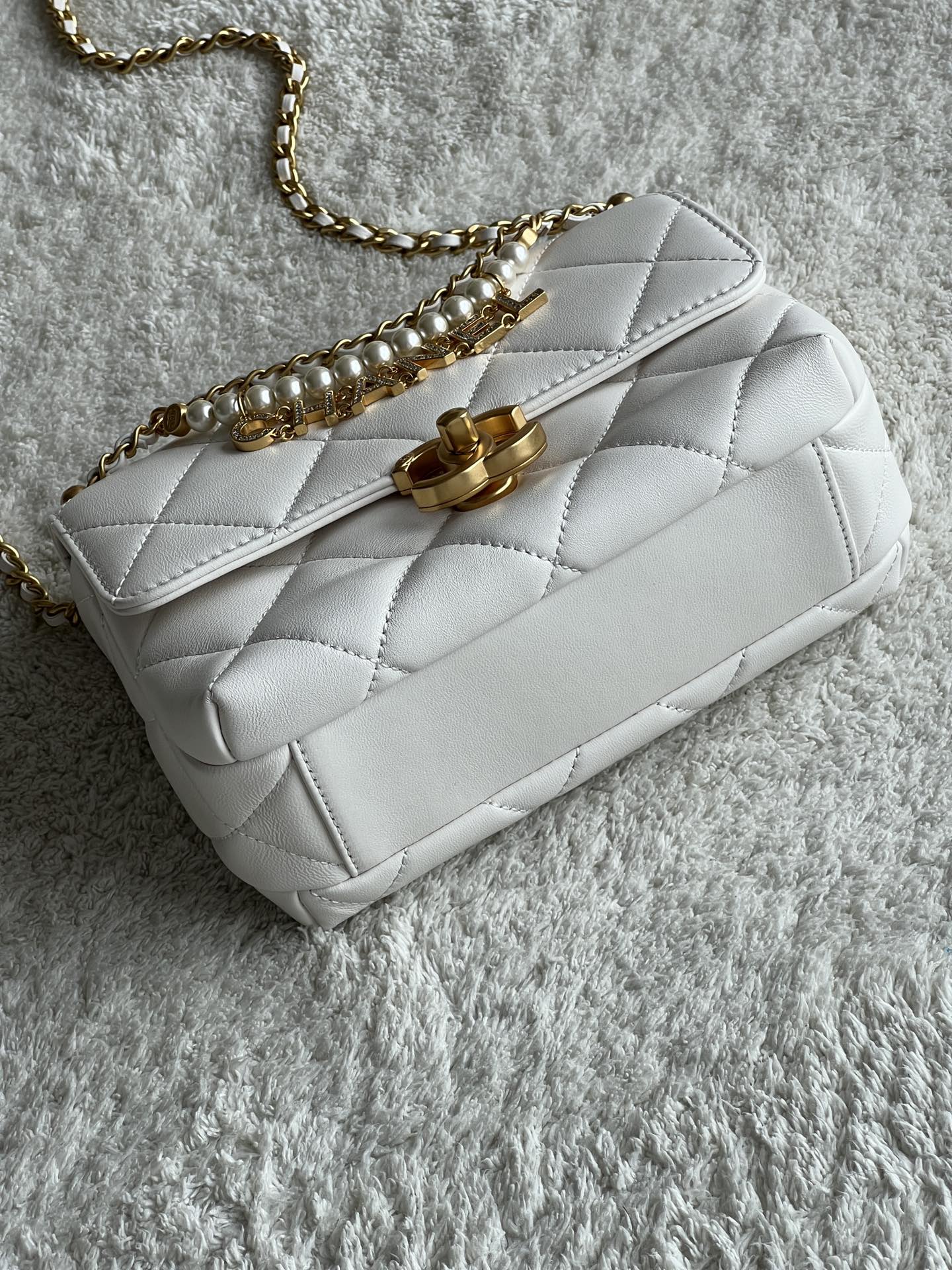 24A Mini Classic Flap Bag in White Quilted Lambskin with Pearl & Crystal CHANEL Letter Chain and Light Gold-Tone Hardware (AS4997) - Mocuir