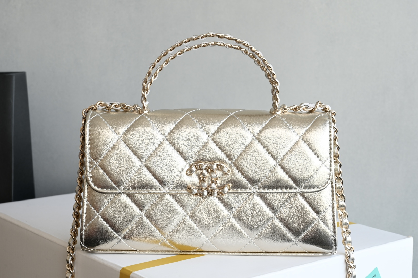 25S Top Handle Kelly Clutch with Chain in Metallic Gold Lambskin with Light Gold-Tone Hardware (Model AS4711) - Mocuir