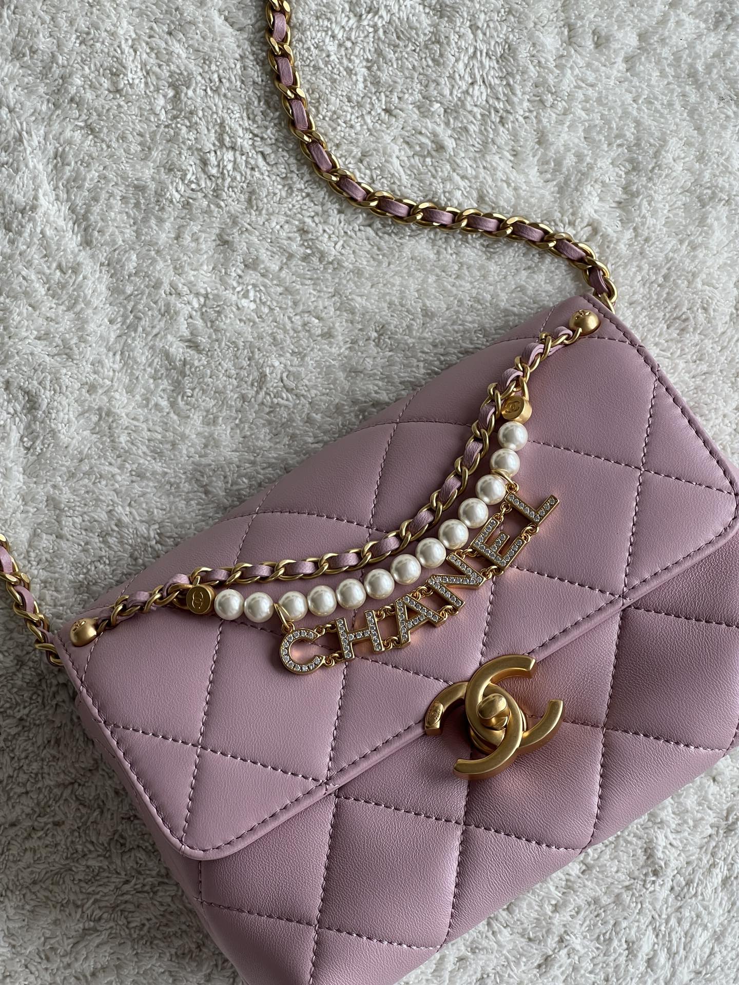 24A Mini Classic Flap Bag in Ballet Pink Quilted Lambskin with Pearl & Crystal CHANEL Letter Chain and Light Gold-Tone Hardware (AS4986) - Mocuir