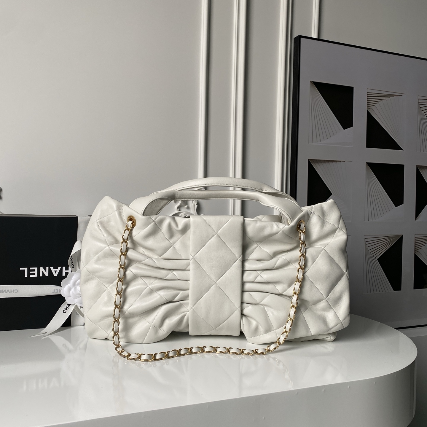 25K Large Hobo Bag (AS5846) in White Quilted Shiny Lambskin with Light Gold-Tone Hardware - Mocuir