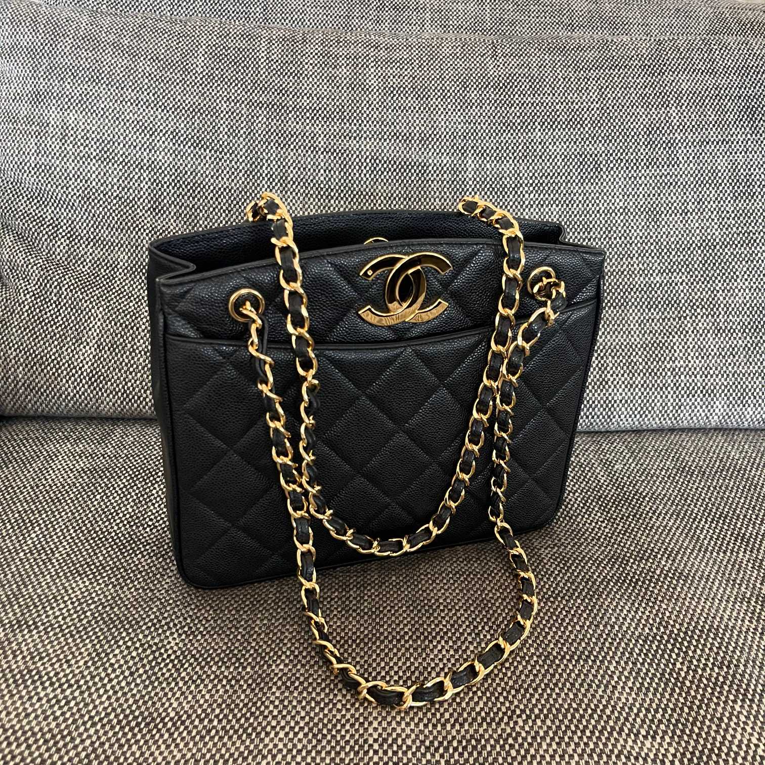 Vintage Black Quilted Caviar Leather Tote Bag with Large Gold-Tone CC Logo & Chain Shoulder Strap - Mocuir