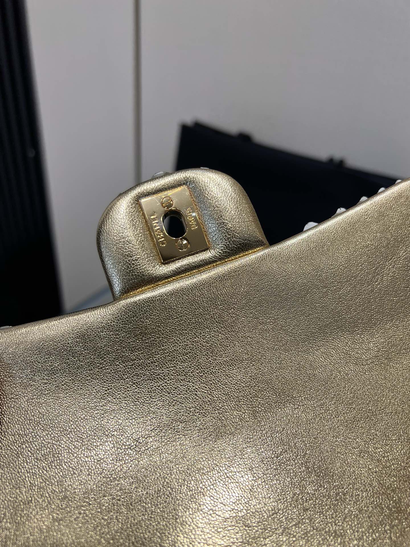 Classic Flap in Metallic Python - Mocuir