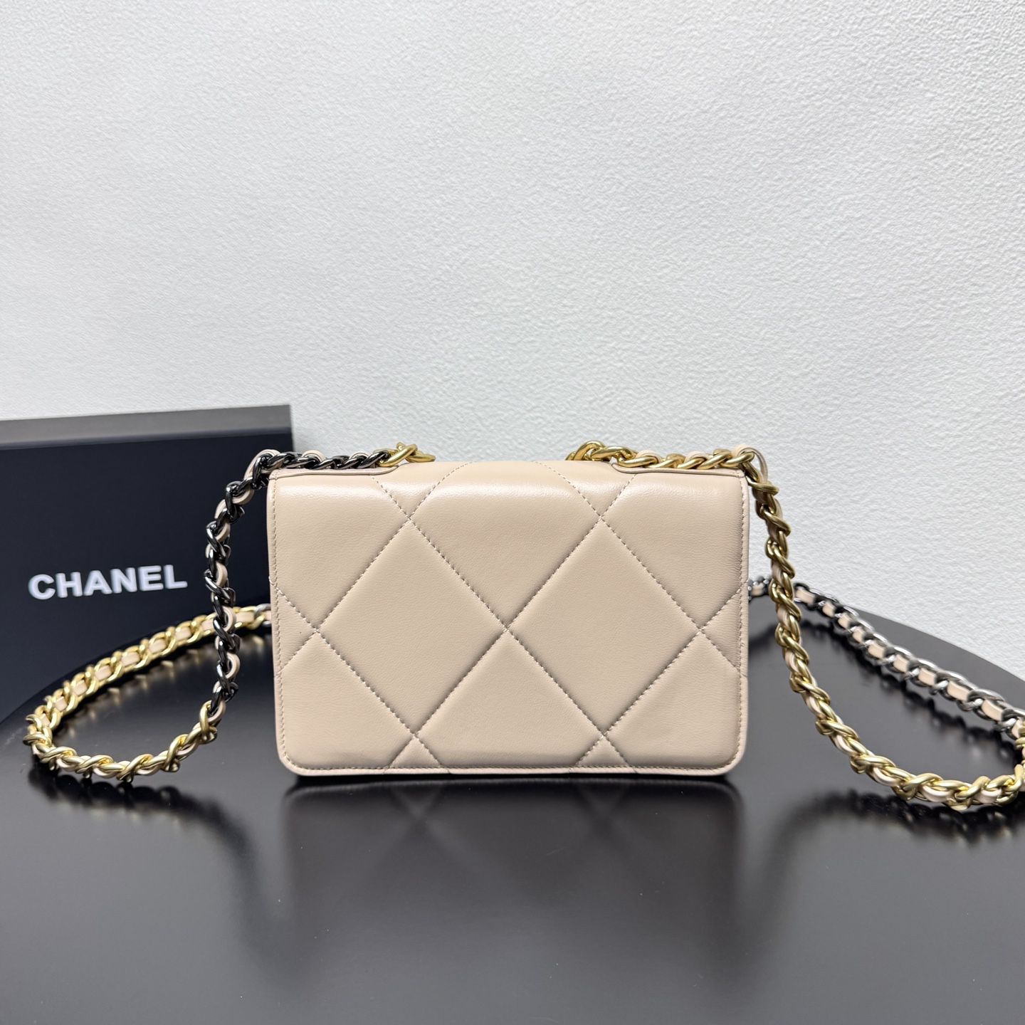 19 WOC Quilted Lambskin Shoulder Bag in Beige (Tri-Tone Hardware) - Mocuir