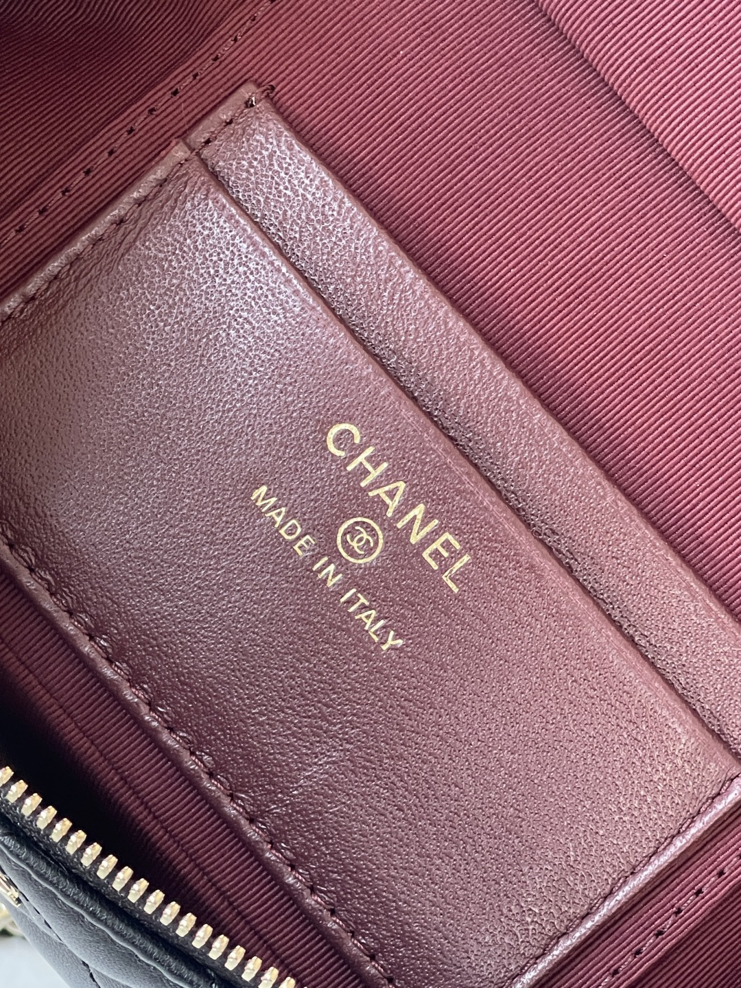 25C Classic Vanity Case with Chain（Black） - Mocuir