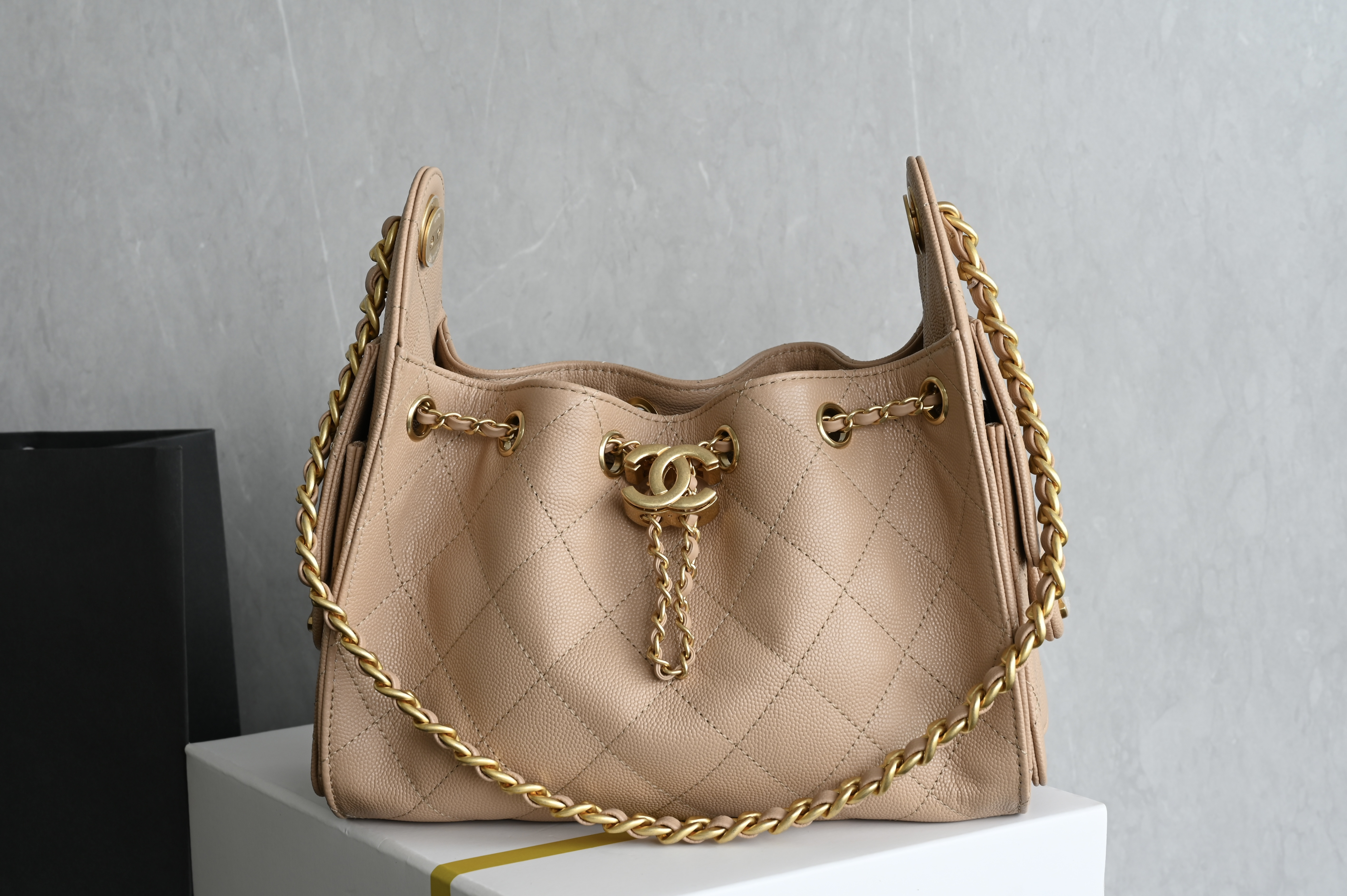 Chain Decor Hobo Bag（Light Beige） - Mocuir