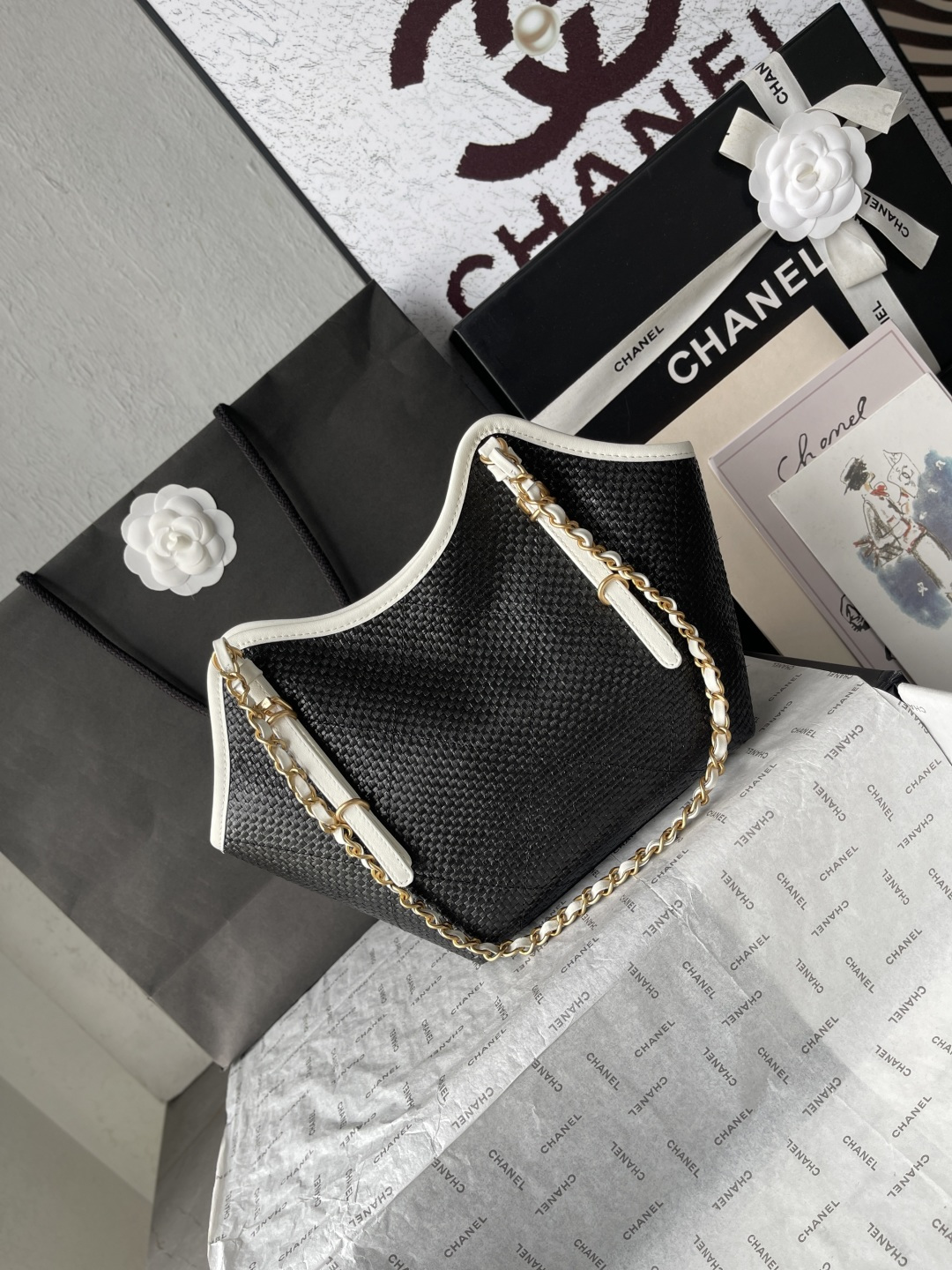 25C Black Woven Straw Large Tote Handbag with White Calfskin Trim and Gold-Tone Hardware - Mocuir