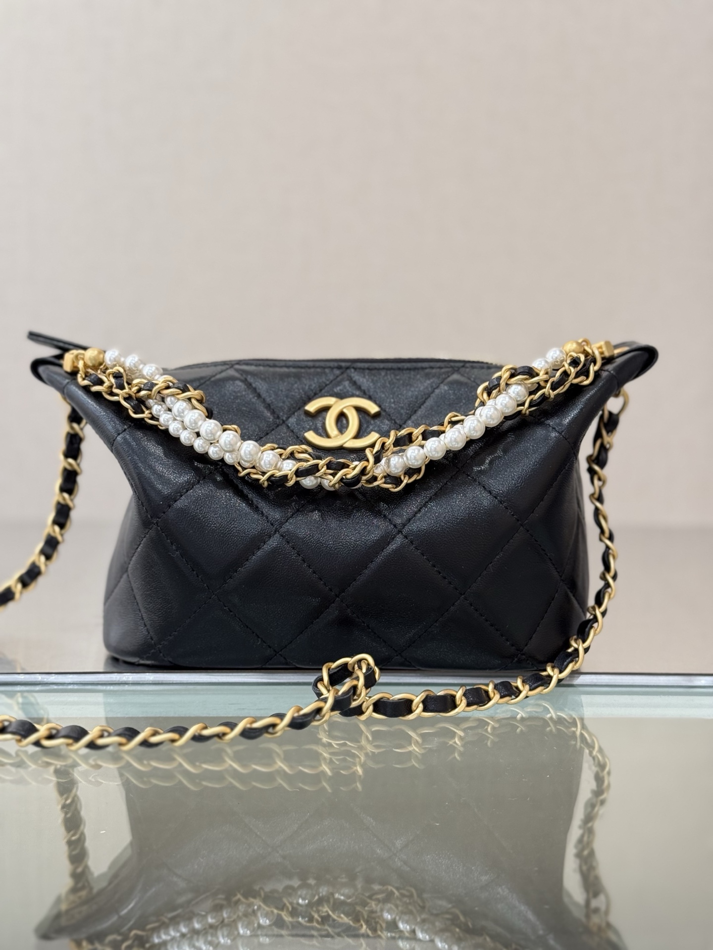 25C26C Pearl Chain Hobo Lunch Box Bag in Black Lambskin with Gold Hardware (Model AP4976) - Mocuir