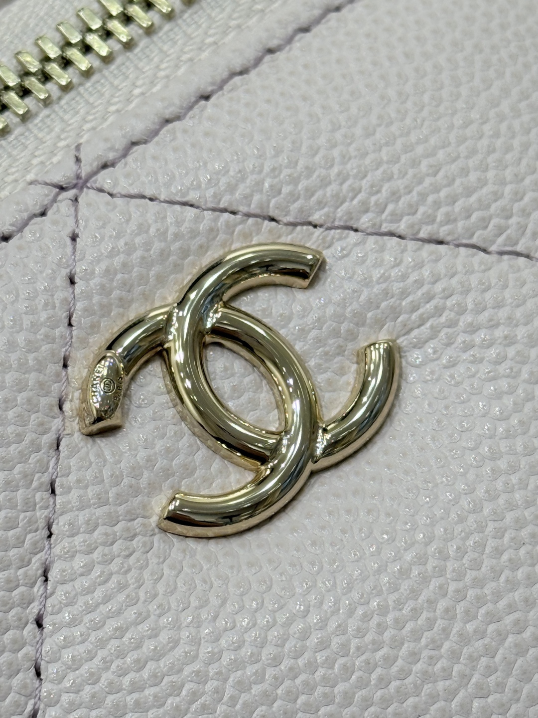 Mini Top Handle Vanity Case (AS5993) in Light Pink Quilted Grained Calfskin (Caviar) with Antique Gold-Tone Hardware - Mocuir