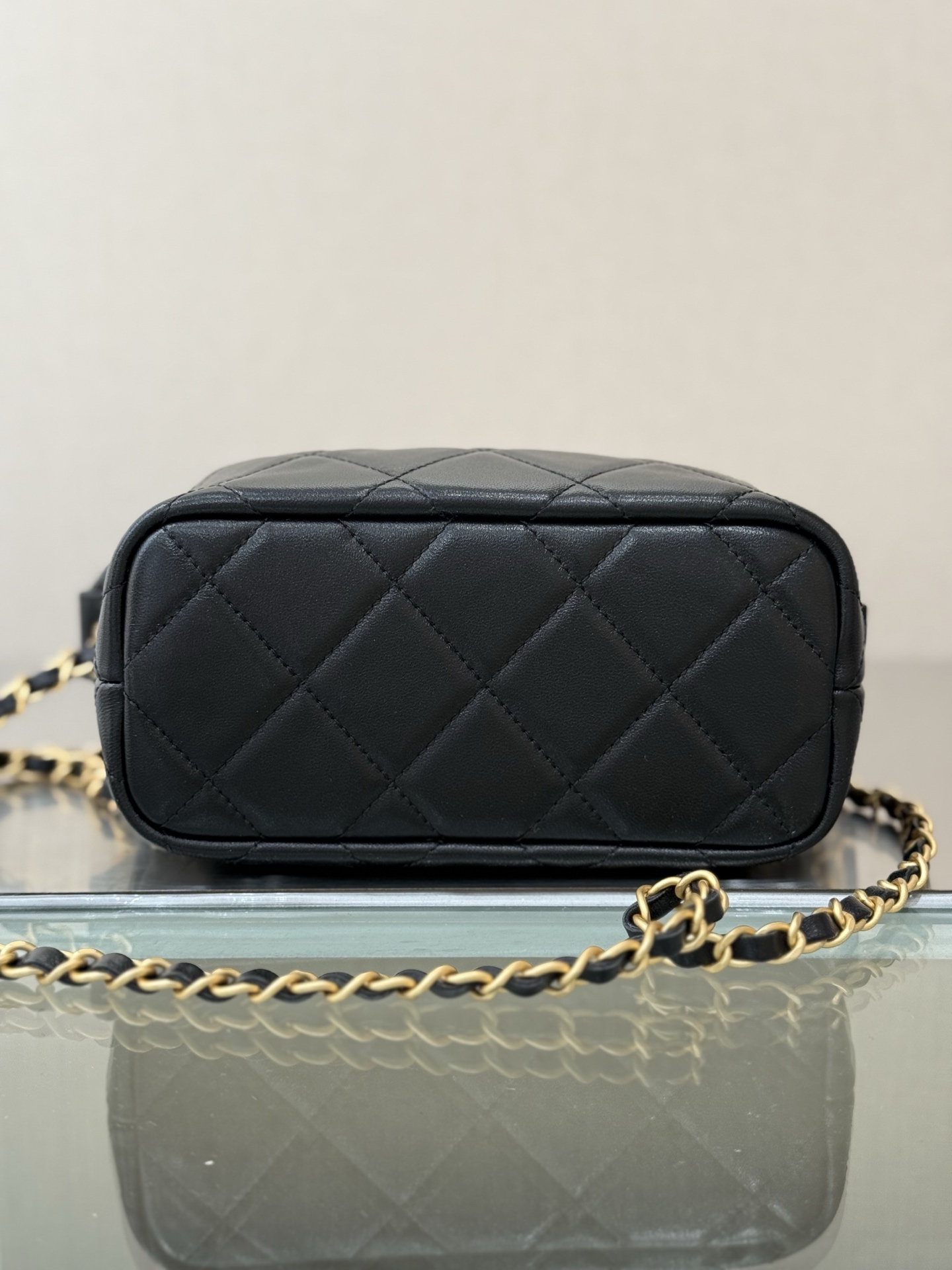 25C26C Pearl Chain Hobo Lunch Box Bag in Black Lambskin with Gold Hardware (Model AP4976) - Mocuir