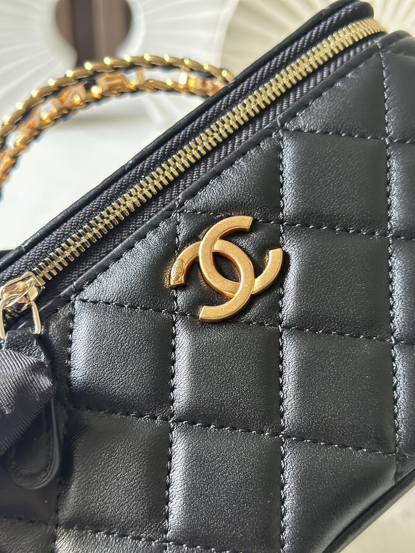 Black Lambskin Quilted Vanity Case with Chain Handle & Gold Hardware - Mocuir