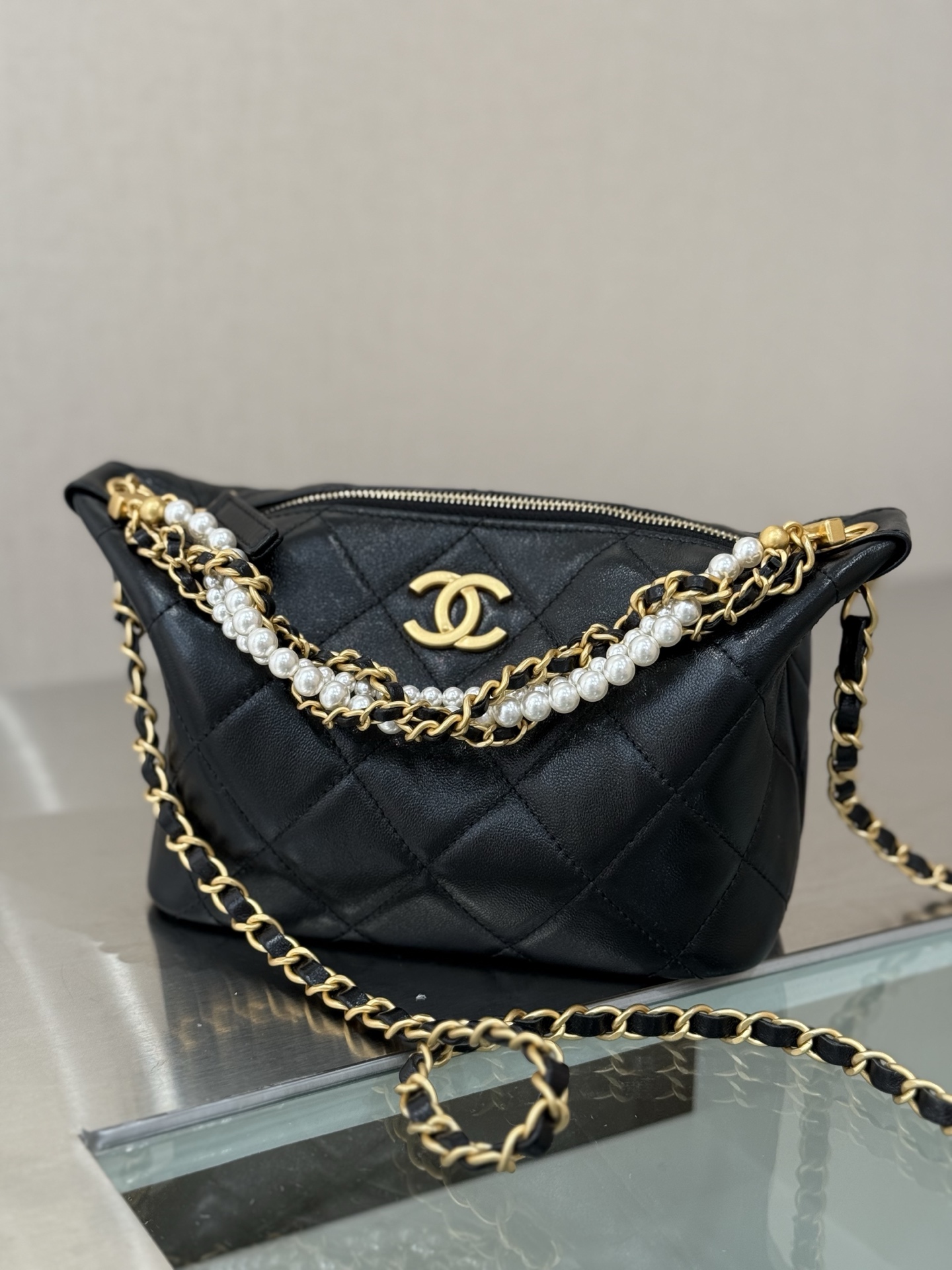 25C26C Pearl Chain Hobo Lunch Box Bag in Black Lambskin with Gold Hardware (Model AP4976) - Mocuir