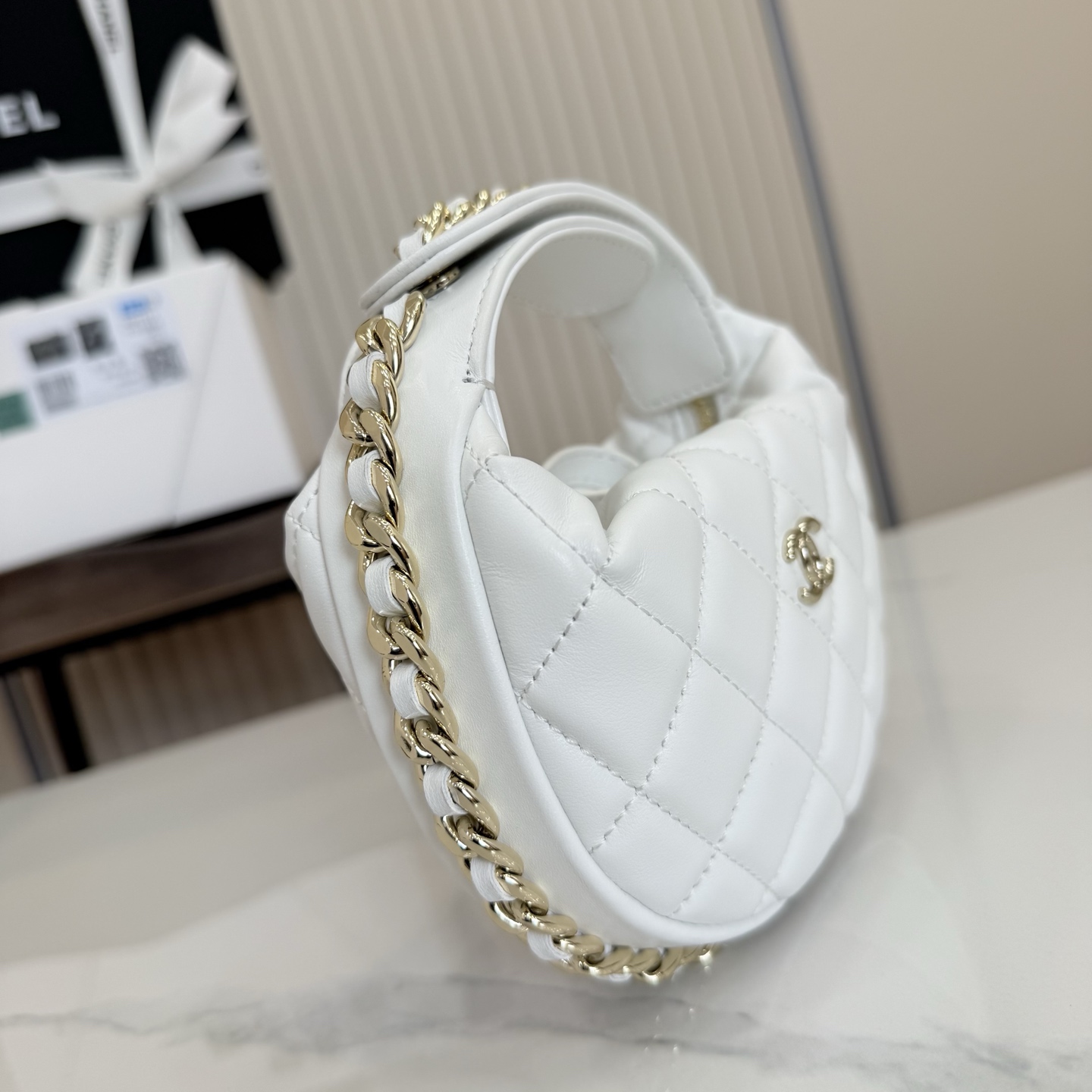 23C Hula Hoop Pouch Quilted Lambskin Bag in White (Gold Hardware) - Mocuir