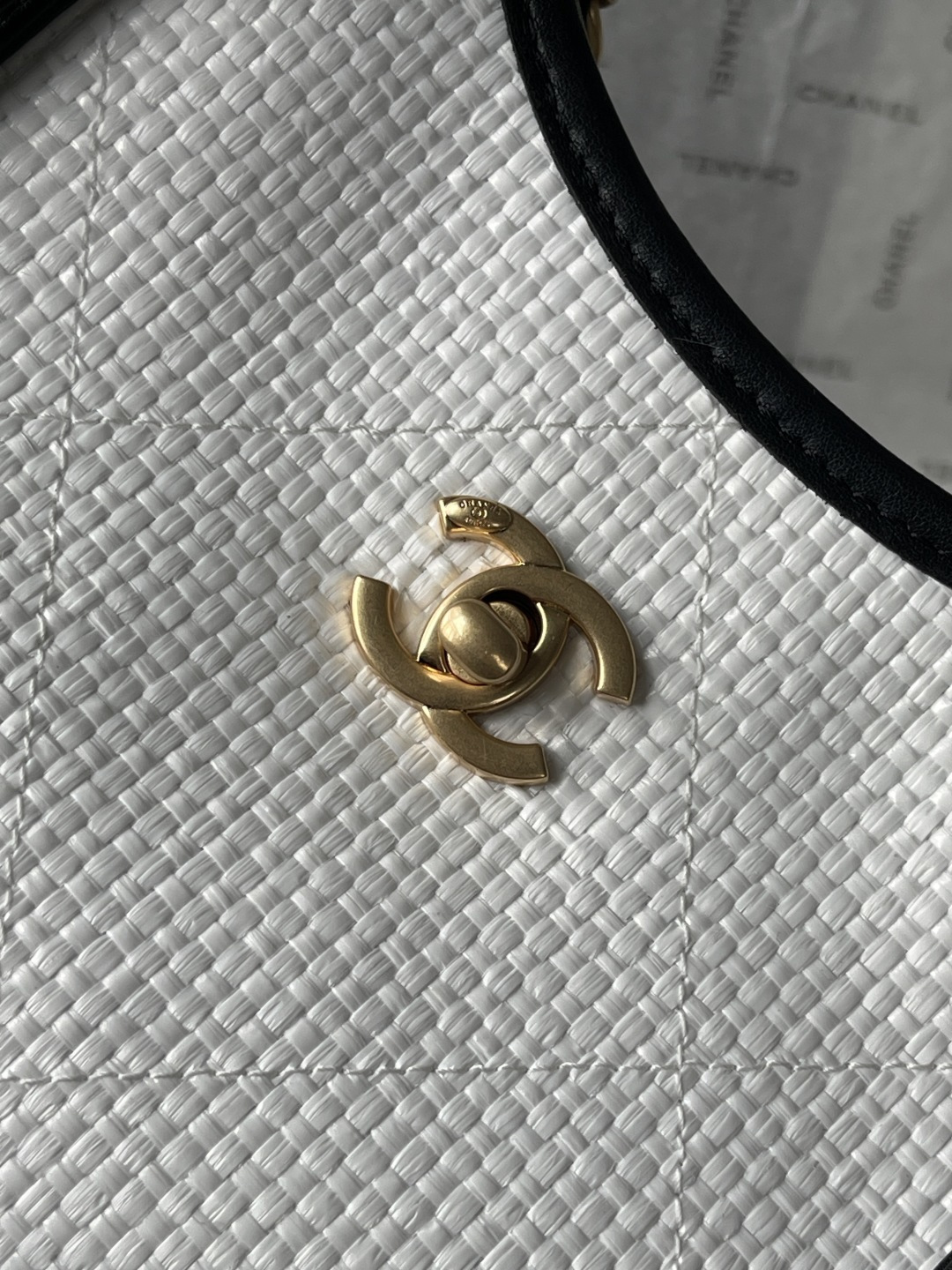 25C White Woven Straw Small Tote Handbag with Black Calfskin Trim and Gold-Tone Hardware - Mocuir