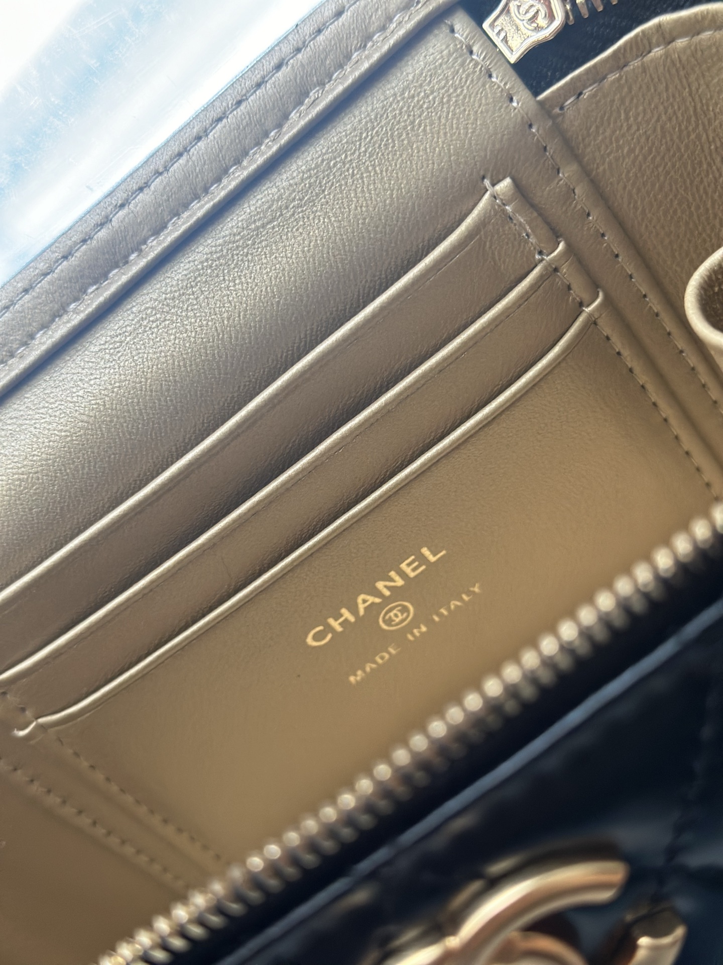 Black Lambskin Quilted Small Vanity Case with Chain (Model AP2199) - Mocuir