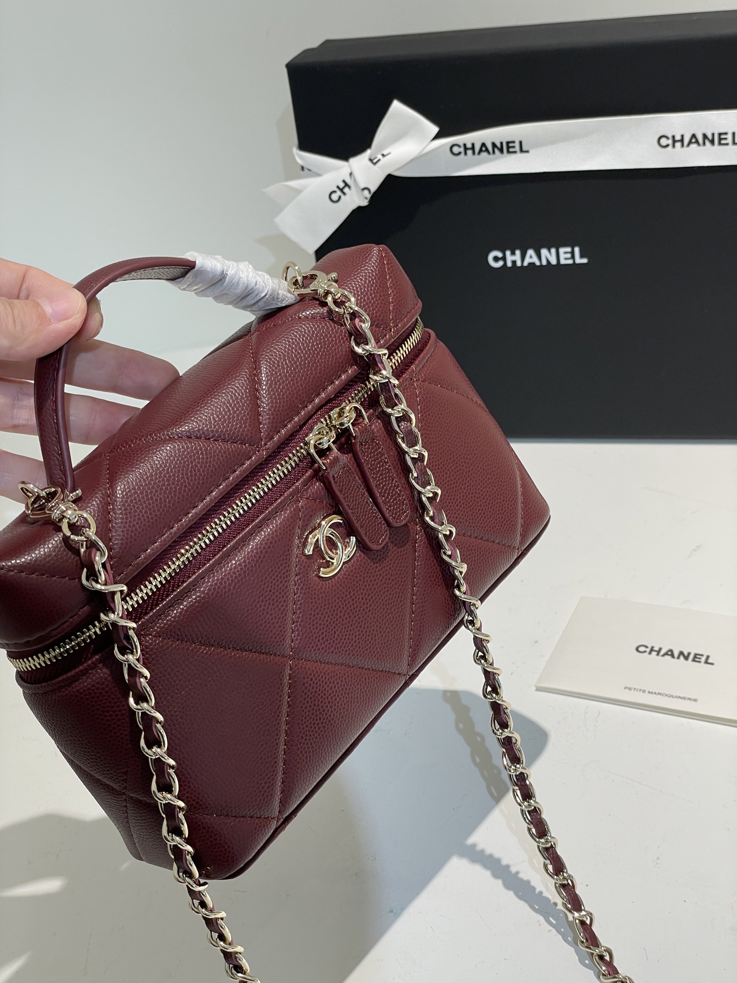 Burgundy Quilted Caviar Calfskin Vanity Case with Top Handle and Gold-Tone Chain Strap - Mocuir