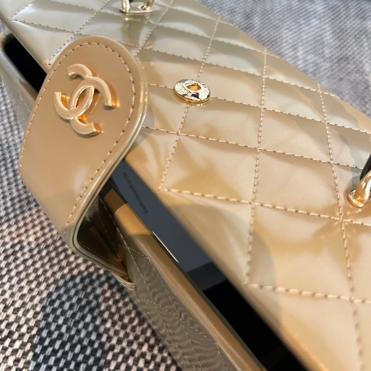 25C Long Quilted Patent Leather Vanity Case in Beige - Mocuir