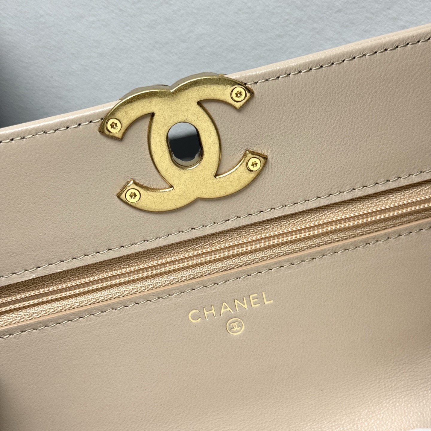 19 WOC Quilted Lambskin Shoulder Bag in Beige (Tri-Tone Hardware) - Mocuir