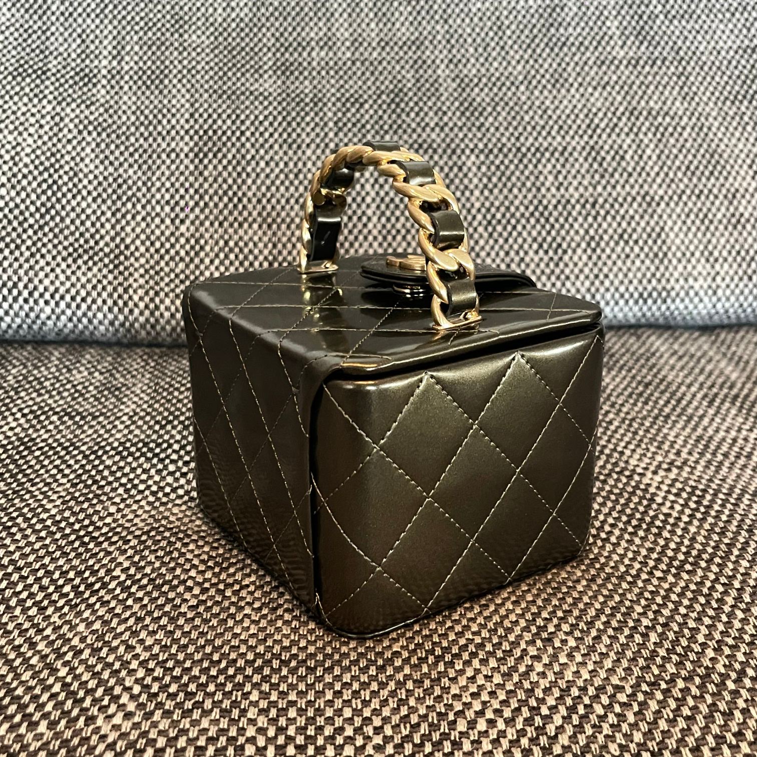 25C Small Vanity Case in Dark Olive Green Patent Leather - Mocuir