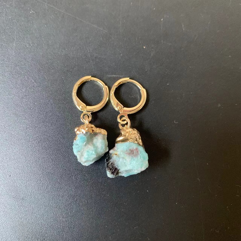 Crystal pendant earring