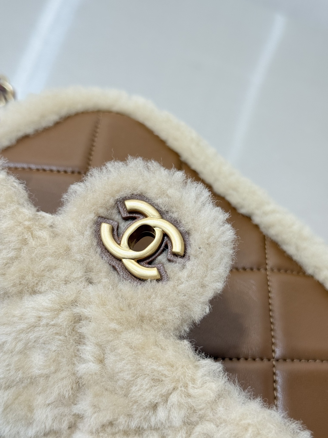 24K Fall-Winter Teddy Shearling & Lambskin Classic Flap Bag with Gold Hardware (Model AS5148  AS5149) - Mocuir