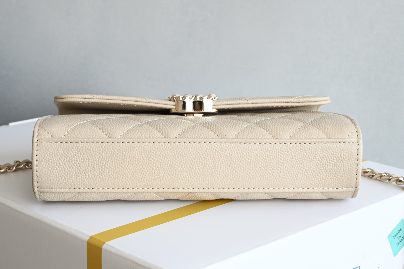 25S Top Handle Kelly Clutch with Chain in Beige Caviar Leather with Light Gold-Tone Hardware (Model AS4711) - Mocuir