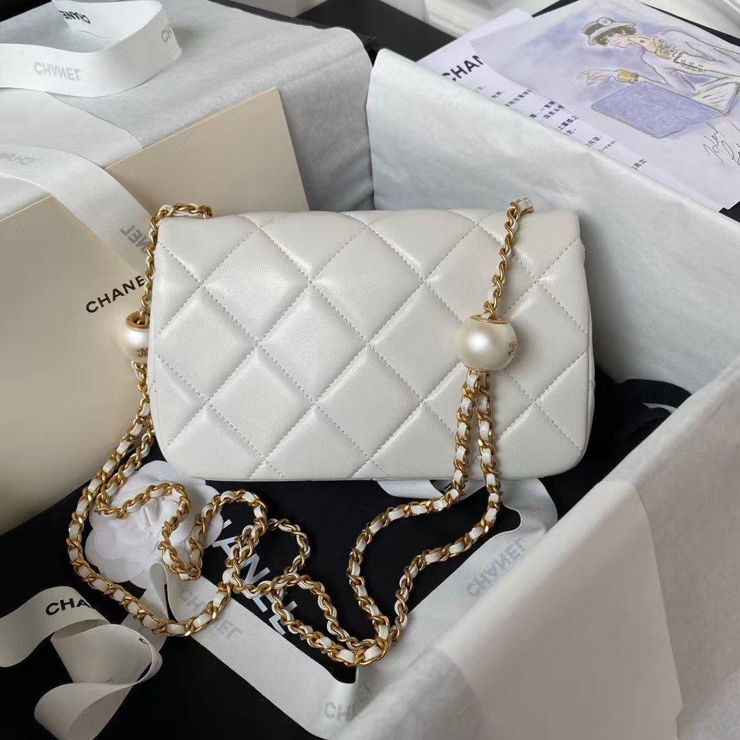 AS4861 Small Flap Bag Pearl Lambskin Faux Pearl & Gold Metal White