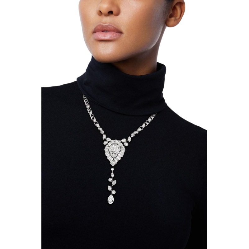 LION SOLAIRE DE NECKLACE