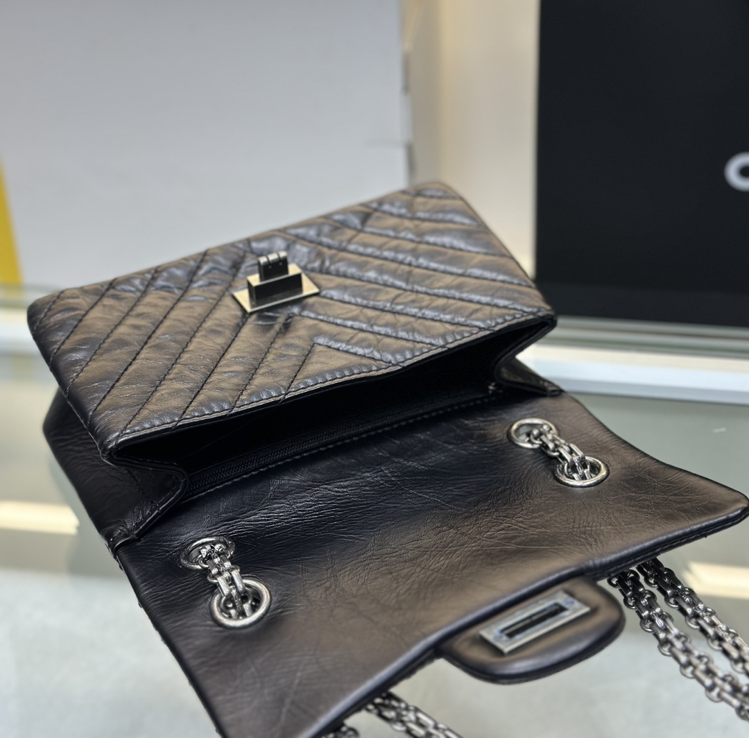 2.55 Reissue Medium Flap Bag in Black Aged Calfskin with Ruthenium-Finish Metal Hardware - Mocuir