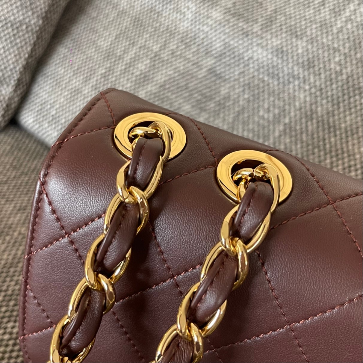 Classic Flap Quilted Lambskin Shoulder Bag in Burgundy (Gold Hardware) - Mocuir