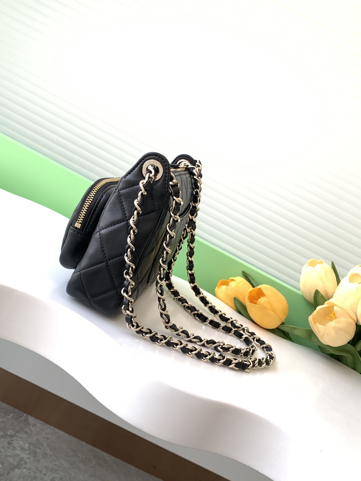 25C Cruise Camera Bag in Black Crinkled Lambskin - Mocuir