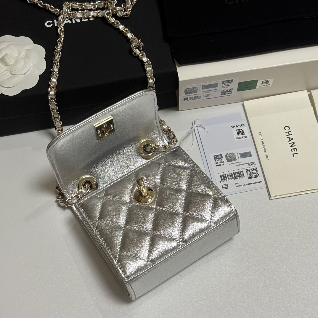 Trendy CC Mini Quilted Metallic Lambskin Shoulder Bag in Metallic Silver (Gold Hardware) - Mocuir