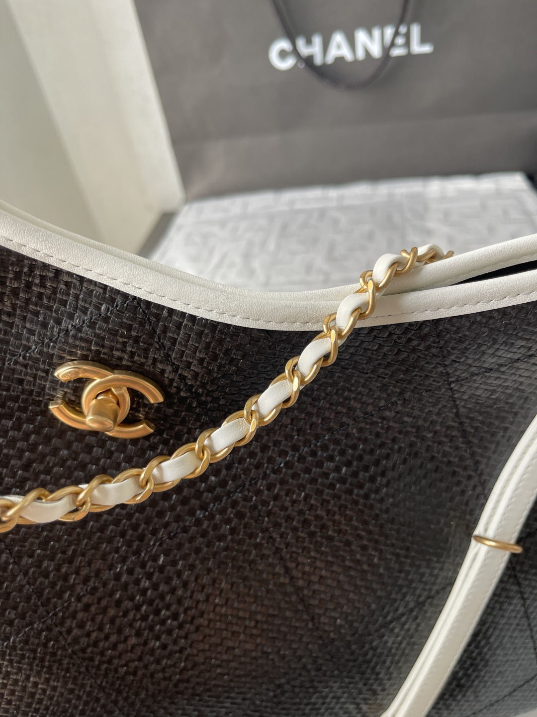 25C Woven Straw Large Tote Handbag with White Calfskin Trim and Gold-Tone Hardware - Mocuir