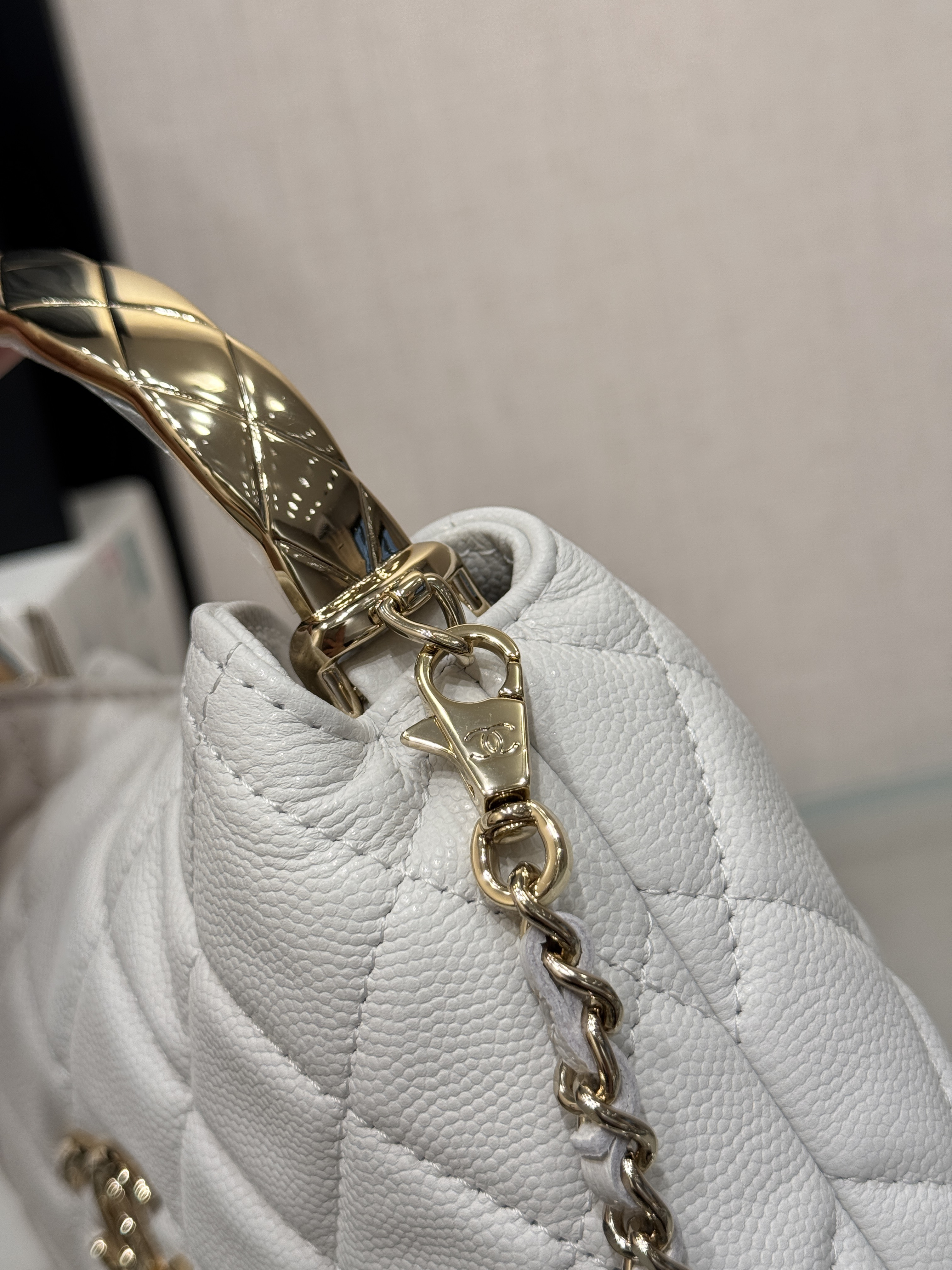 Metal Handle Bucket Bag（White） - Mocuir