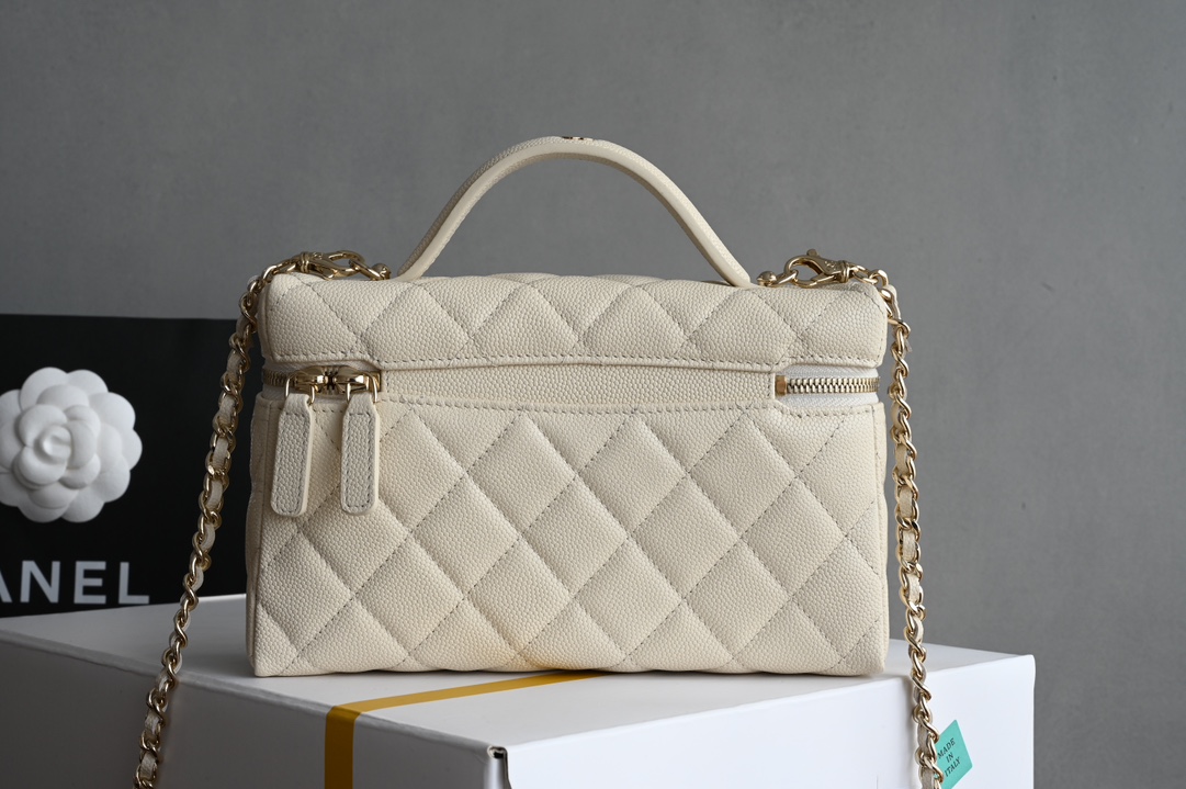 Small Vanity Case (LP Lunch Box Bag) in Ivory White Quilted Caviar Calfskin with Light Gold-Tone Hardware - Mocuir