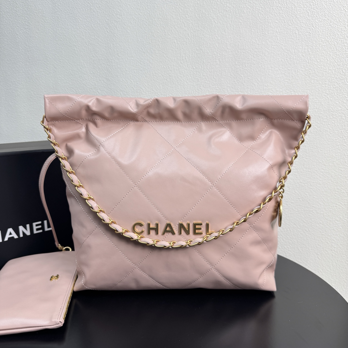 22 Bag Quilted Shiny Calfskin in Light Pink (Gold Hardware) - Mocuir