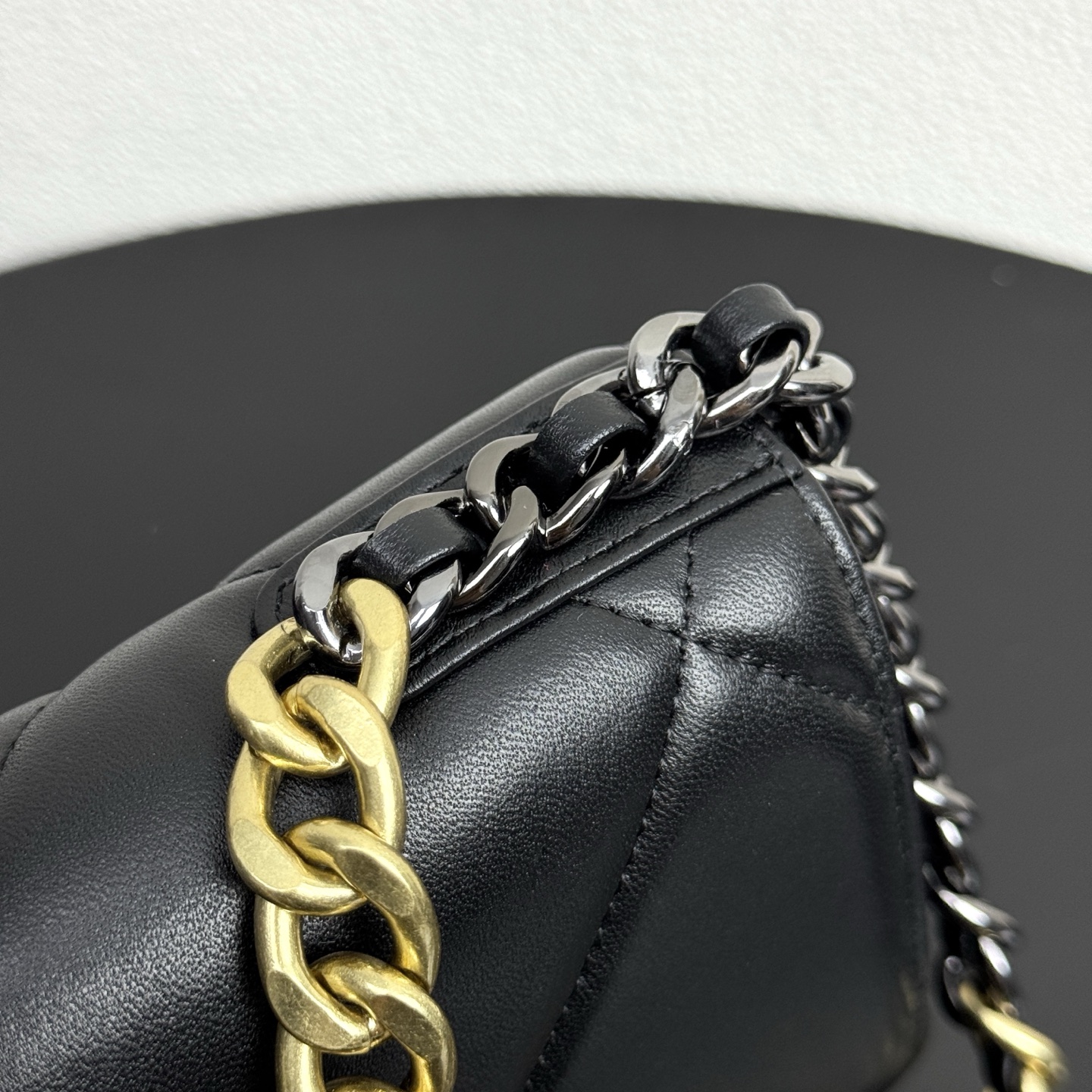 19 WOC Quilted Lambskin Shoulder Bag in Black (Tri-Tone Hardware) - Mocuir