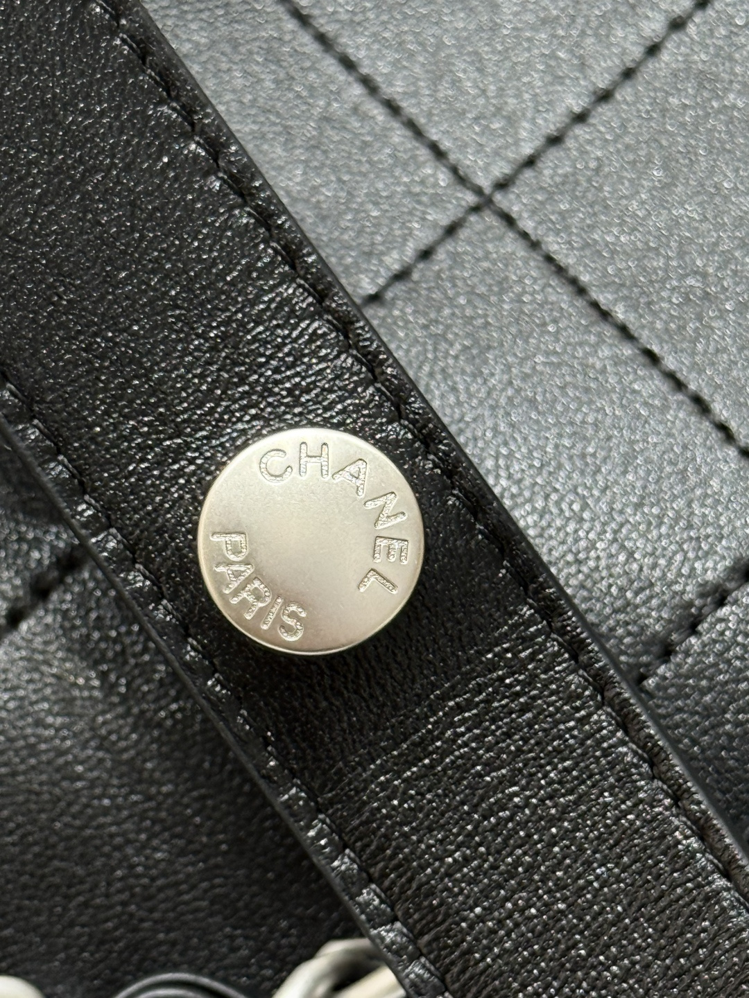 Quilted  Lambskin Hobo Bag with Silver-Tone Hardware - Mocuir