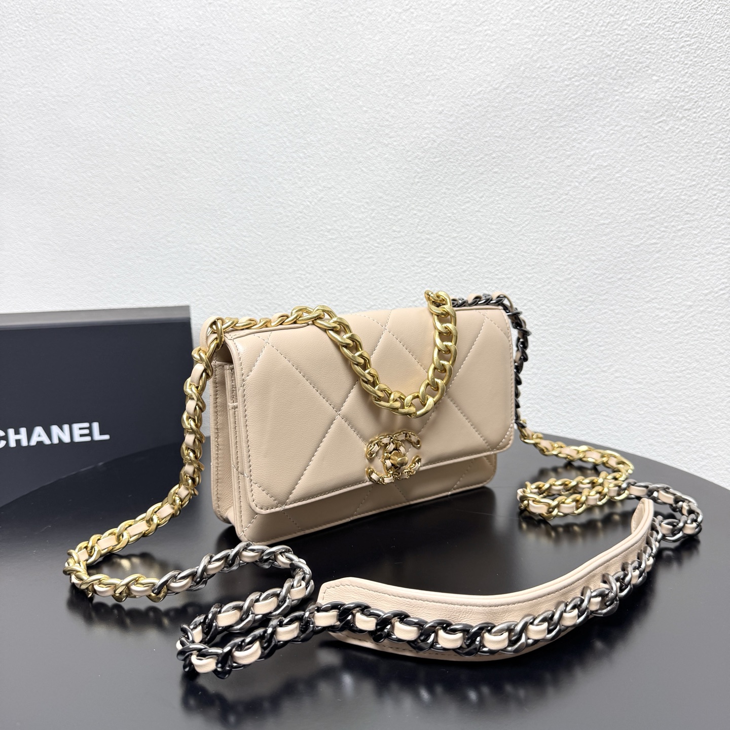 19 WOC Quilted Lambskin Shoulder Bag in Beige (Tri-Tone Hardware) - Mocuir